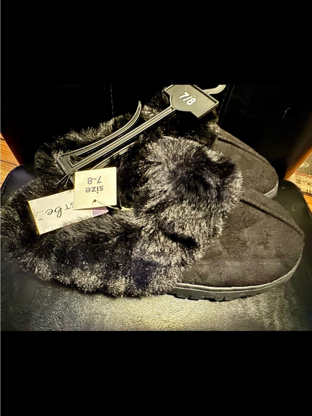 Women's Black Faux-Fur Slip-On Cozy Slipper size 7-8